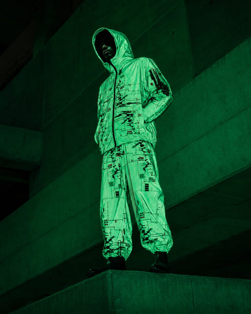 PARVANO reflective puffer hoodie, premium unisex streetwear jacket with technical reflective outer fabric